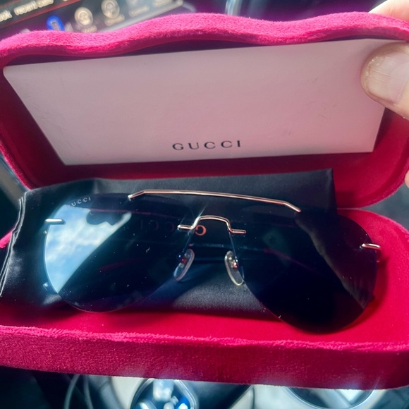GucciAviator Sunglasses 😎 black. Authentic & Beautiful!These come with case etc - Picture 3 of 12